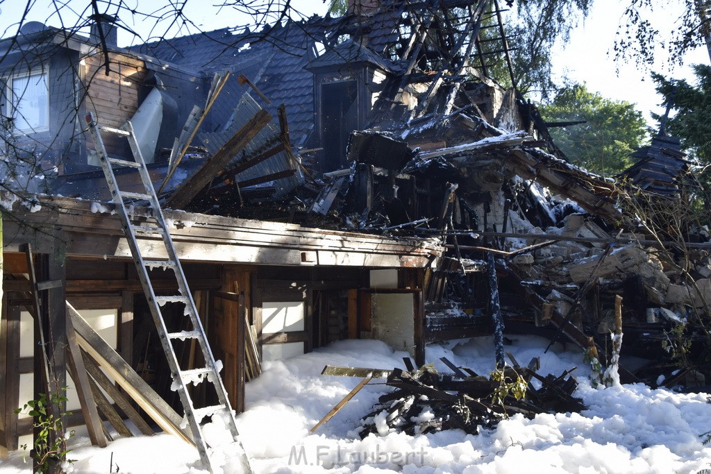 Grossfeuer Einfamilienhaus Siegburg Muehlengrabenstr P1232.JPG - Miklos Laubert